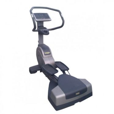 TechnoGym lateral trainer Wave Excite+ 700i classic Silber mit LCD TV gebraucht